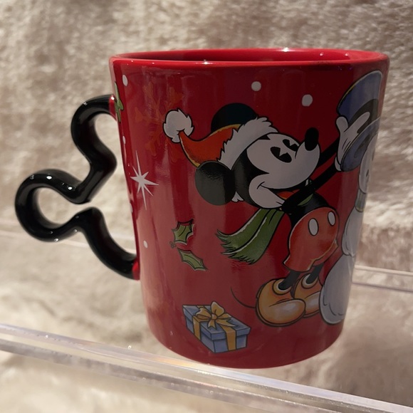 Mickey and Minnie Christmas mugs. With the iconic Mike’s ears holder 💕 - Picture 1 of 6
